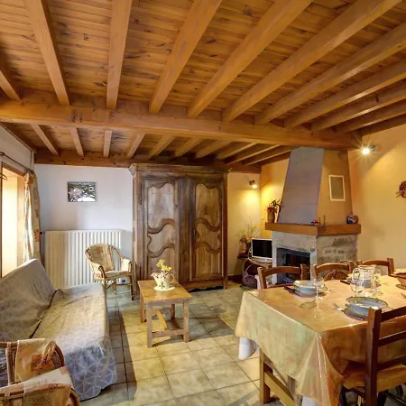 Holiday home Renove Avec Cheminee Et Jardin A 15 Km Des Pistes De - Fr-1-496-9