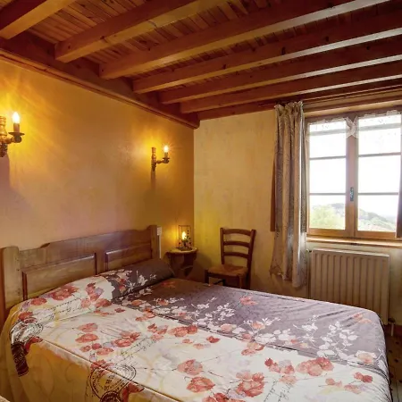Holiday home Renove Avec Cheminee Et Jardin A 15 Km Des Pistes De - Fr-1-496-9 *