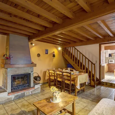 Holiday home Renove Avec Cheminee Et Jardin A 15 Km Des Pistes De - Fr-1-496-9 *