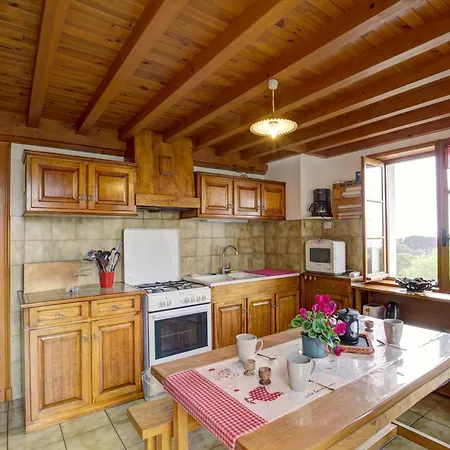 Holiday home Renove Avec Cheminee Et Jardin A 15 Km Des Pistes De - Fr-1-496-9