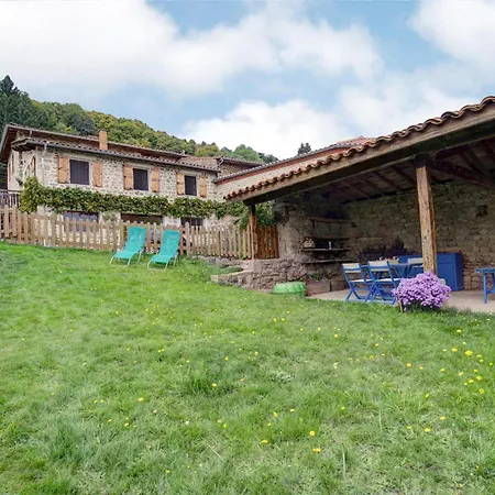 Holiday home Renove Avec Cheminee Et Jardin A 15 Km Des Pistes De - Fr-1-496-9 *