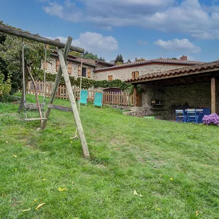 Holiday home Renove Avec Cheminee Et Jardin A 15 Km Des Pistes De - Fr-1-496-9 *
